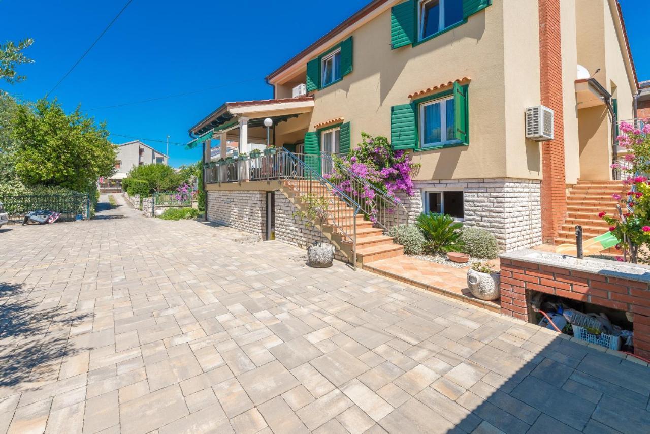 Villa Lux Nina With Six Bedrooms, Private Pool, Sauna Zadar Exteriör bild
