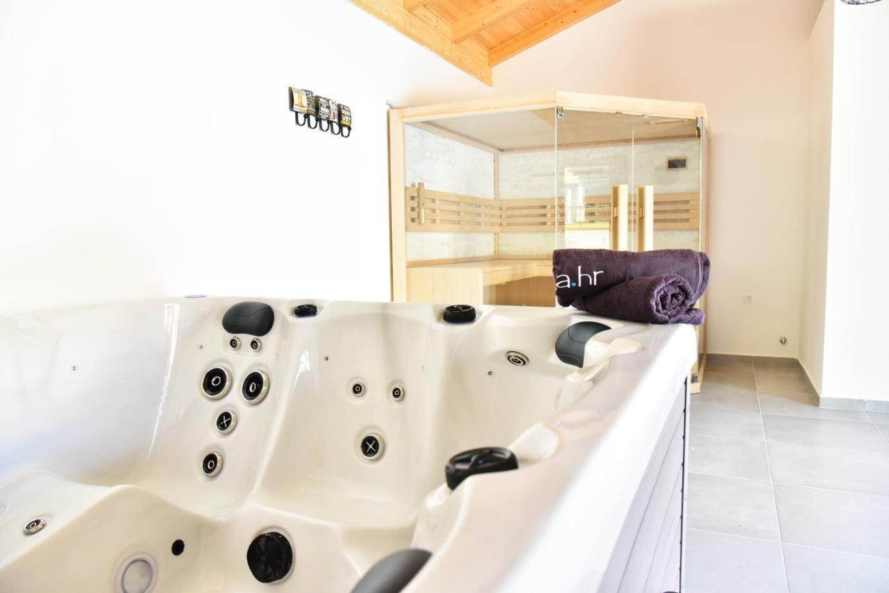 Villa Lux Nina With Six Bedrooms, Private Pool, Sauna Zadar Exteriör bild