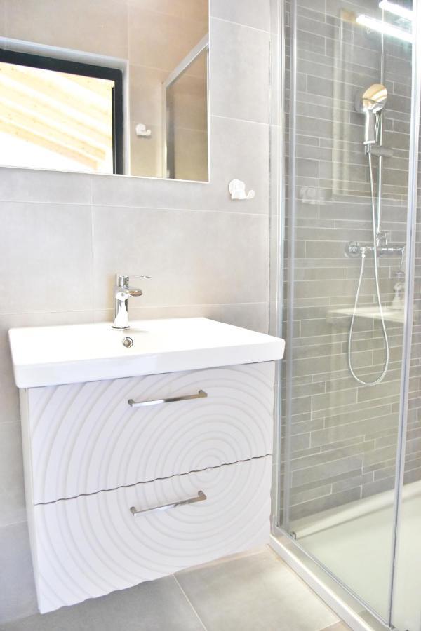 Villa Lux Nina With Six Bedrooms, Private Pool, Sauna Zadar Exteriör bild