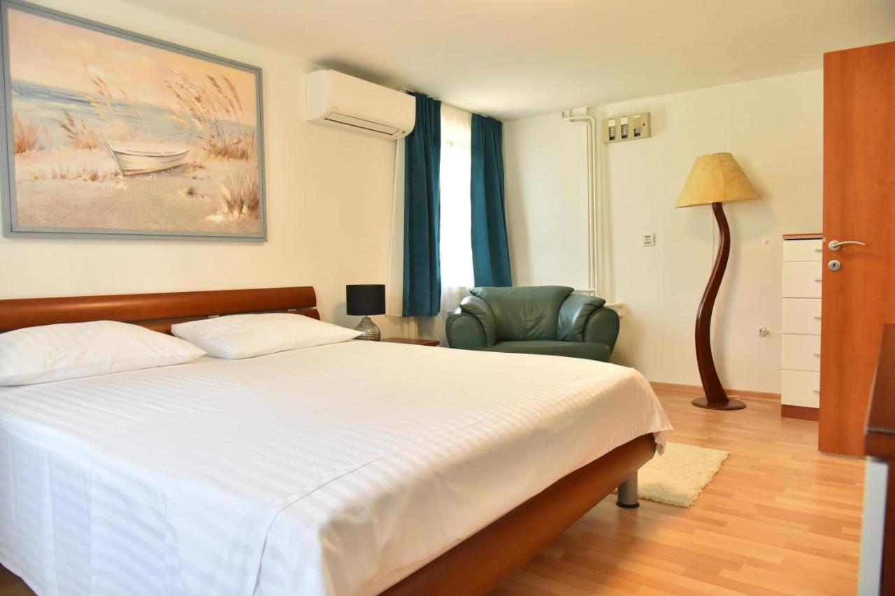 Villa Lux Nina With Six Bedrooms, Private Pool, Sauna Zadar Exteriör bild